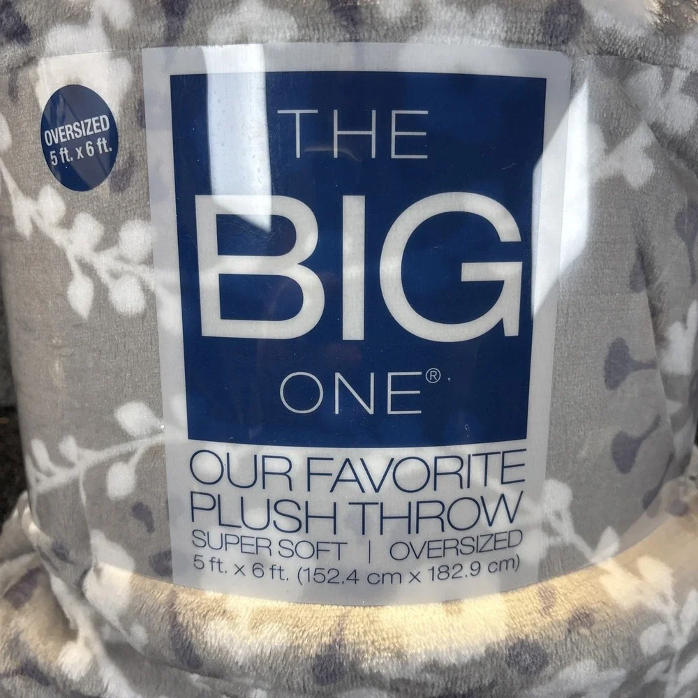 The Big One~Oversized/Super Soft Plush Throw~5ft X 6ft~Gray Medallion